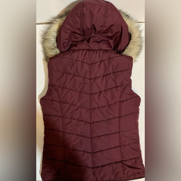Aeropostale sleeveless puffer jacket with faux fur hoodie in size Small Petite - Picture 9 of 12